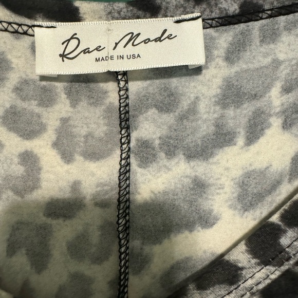 Super cute and comfy maxi dress! Animal print. 1X - Picture 3 of 5